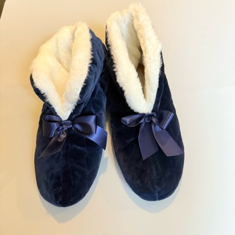 Dearfoams Quilted Velvet Comfy Faux Fur Slippers Girls Big Kid 2.5
